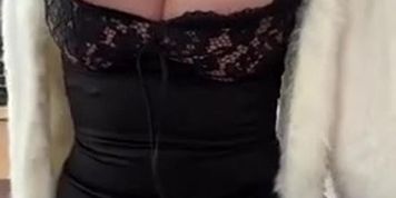lookingformargot playing with tits