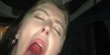 Hot Teen give head for Deepthroat in the car