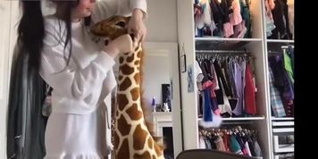 Belle Delphine-Day In The Life Of Red Belle Part 5 (Delfynn Delage, Melissa Ludwig)