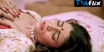 Leena Singh Sexy Scene  in Gulabo