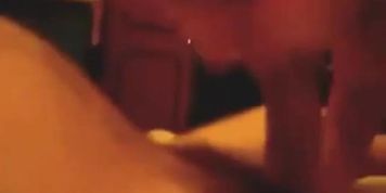 Novinha gostosa gemendo e gozando no motel