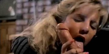 ANGELA SUMMERS FUCKS AND GETS A NICE FACIAL