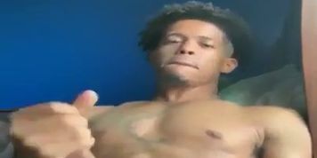 Lightskin dude jackoff cumshot
