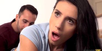 STUCK4K. Playful dude saw that his cute roommate needs help and got off