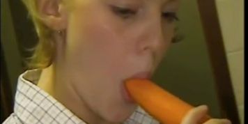 Extremely hot blonde can't stop touching herself (Apple Bottom)