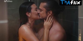 Amandine Hinnekens Breasts Scene  in Trentenaires