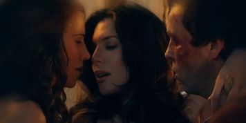 Lucy Lawless nude - Jaime Murray nude - Spartacus - Gods of the Arena s01e02 2011