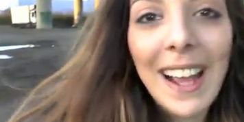 Billige Schnalle draussen auf dem Benz durchgerammelt