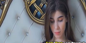 girl playing with her pussy till she jizz