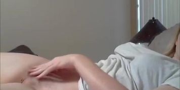 Blonde masturbatyes