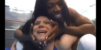 wrestling Vanessa_Hard_to_give_up