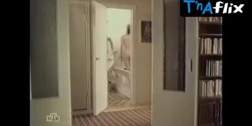Anna Samokhina Sexy Scene  in Zhenskiy Den