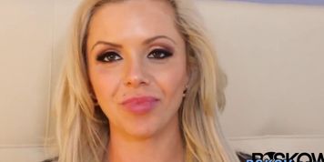 Blonde MILF solo rubs her pussy