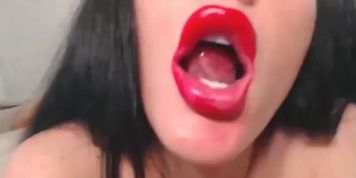 Bimbo Doll On Webcam (TheFiend1988)