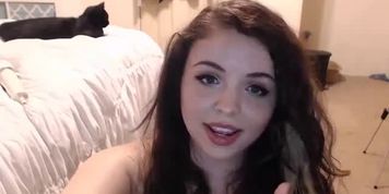 Adorable Webcam Teen Chatting Naked