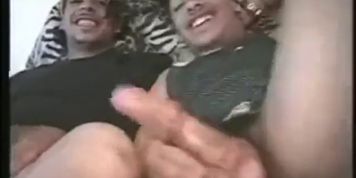 marihuaneros heterosexuales jugando con las vergas.