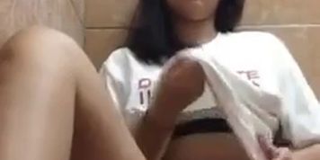 Pinay nag dyakol sa banyo