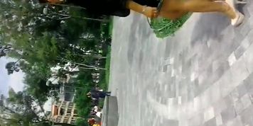 Madura puta en minifalda II