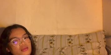 Pinay nasarapan sa sariling kamay 2