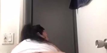 Big phat pussy aunt shakes HUGE salty gorilla ass 