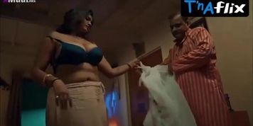 Bharti Jha Butt,  Breasts Scene  in Shatir