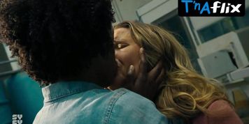 Caroline Cave Lesbian Scene  in Van Helsing