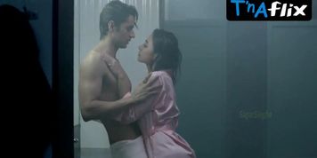 Khatija Iqbal Sexy Scene  in Ragini Mms Returns
