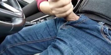 Car blowjob - Pusenje u autu sa svrsavanjem u usta
