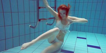 Blonde girl naked underwater Diana Zelenkina