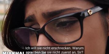 MIA KHALIFA - Interracial Sex mit einem traurigen arabischen M&iuml;&iquest;&frac12;dchen und gut ausgestatteten Afroamerikanern (Charlie Mac, Julianna Vega, Rico Strong, Sean Lawless, Violet Myers)