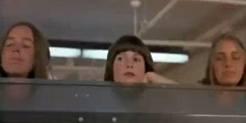 ph5cbde9d500200.mp4