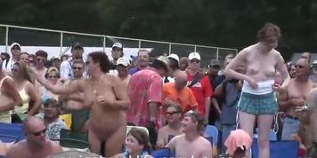 Nudes a Poppin