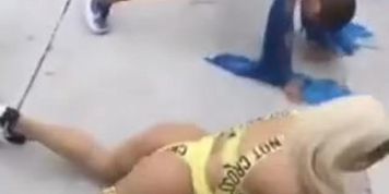 Gostosa da Luisa Mostrando Tudo No Carnaval