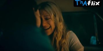 Ellen Page Lesbian Scene  in The Umbrella Academy