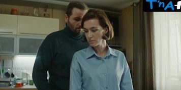 Marina Petrenko Breasts Scene  in Kak Priruchit Lisu