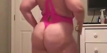 Big ass sexy chubby dancing and showing her pussy