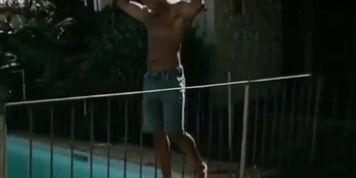 Novinhas gostosas gemendo  e gozando dando a bucetinha e o cusinho bem gostoso na piscina (Aline Dias)