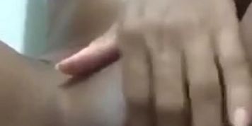 Horny Teen make her self squirt 