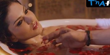 Sunny Leone Sexy Scene  in Ragini Mms 2