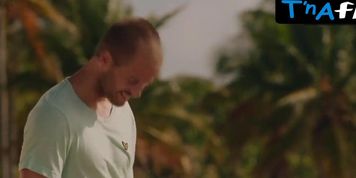 Eva Van De Wijdeven Sexy Scene  in Onze Jongens In Miami