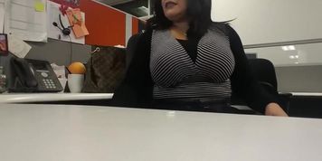 SEXY LIGHT SKIN BLACK GYSAL FEET IN THE OFFICE