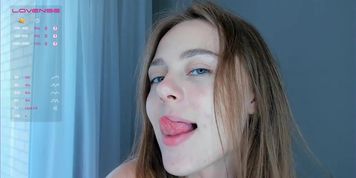 Cam model Demifletcher showing boobs