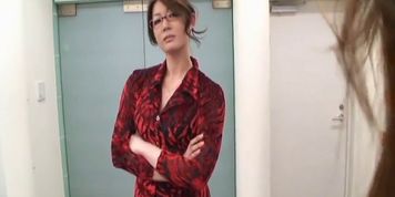MILF boss lady Hosokawa Mari sucks many cocks in the office (Mari Hosokawa)