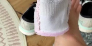 foot model taking off shoes