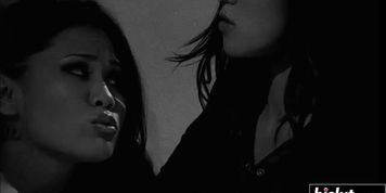 Long dildo makes two lesbians happy (Jessica Bangkok)