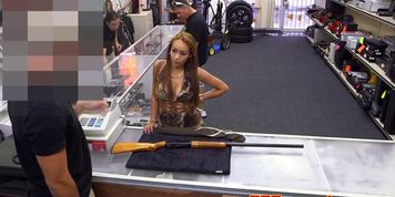 Latina pawnshop amateur sucking gets caught