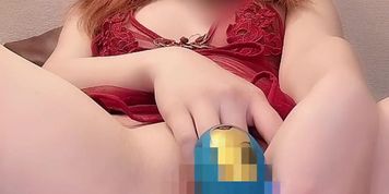 セクシーな服を着て潮吹きオナニー (Eva Elfie)