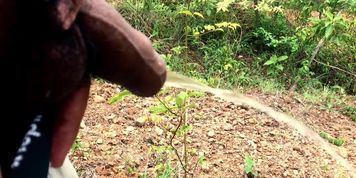 TEEN BOY PISSING IN WOODS  AMATEUR