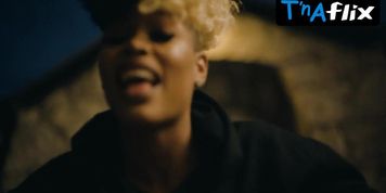 Londynn B Sexy Scene  in Rhythm + Flow