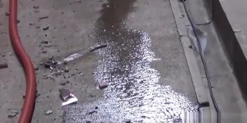 Asian babes piss in alley